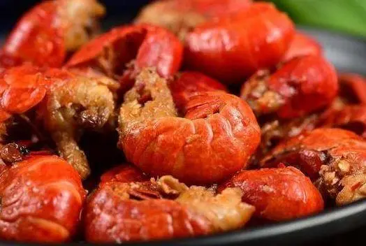 小龙虾青虾贵还是红虾贵 青虾为什么比红虾贵